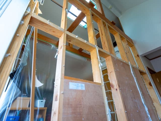 内装解体の作業のようす